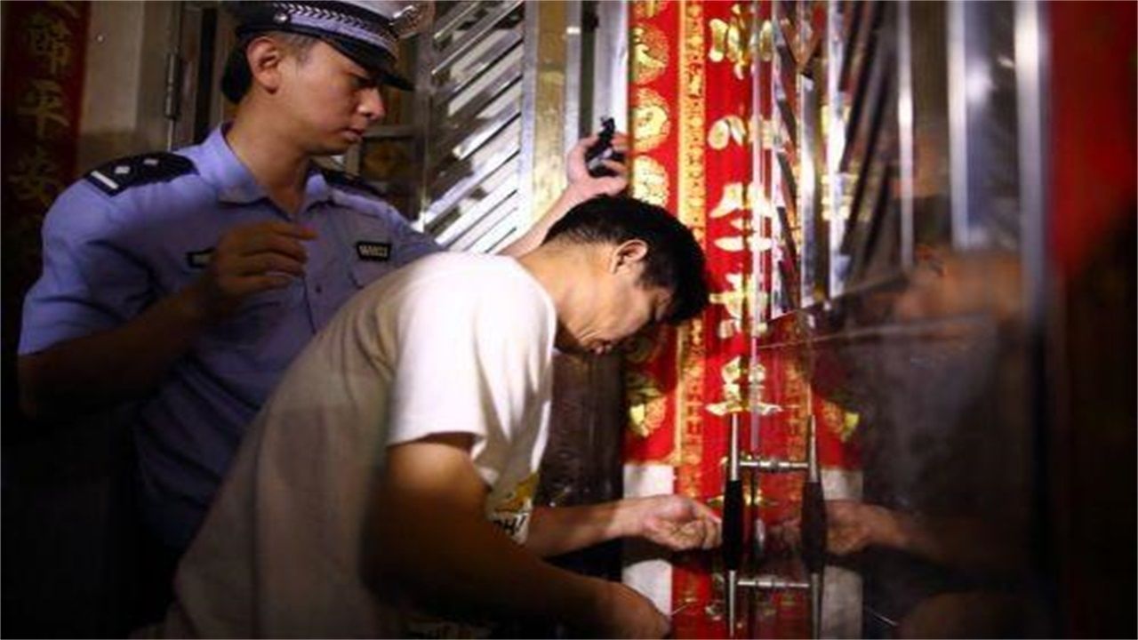 舟山请开锁师傅开了锁后，师傅为什么一般都不进门，就算主人请也不进去？